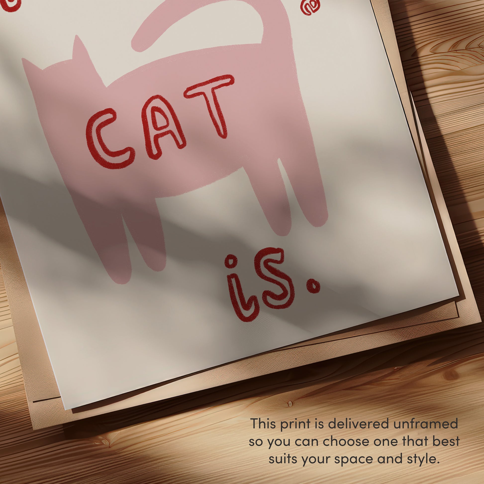 Nahaufnahme Katzenprint „Home is where the cats are“, rosa Katze, „CAT“ in Rot