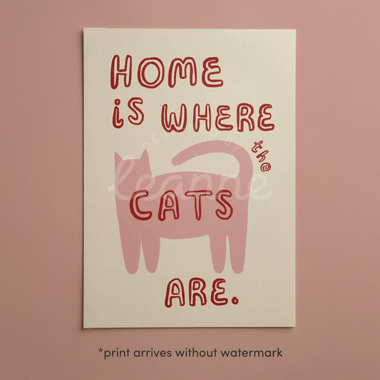 Katzenprint „Home is where the cats are“ rosa Katze, rote Schrift, ungerahmt