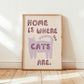 Katzenprint „Home is where the cats are“ lila Katze, rote Schrift, ungerahmt