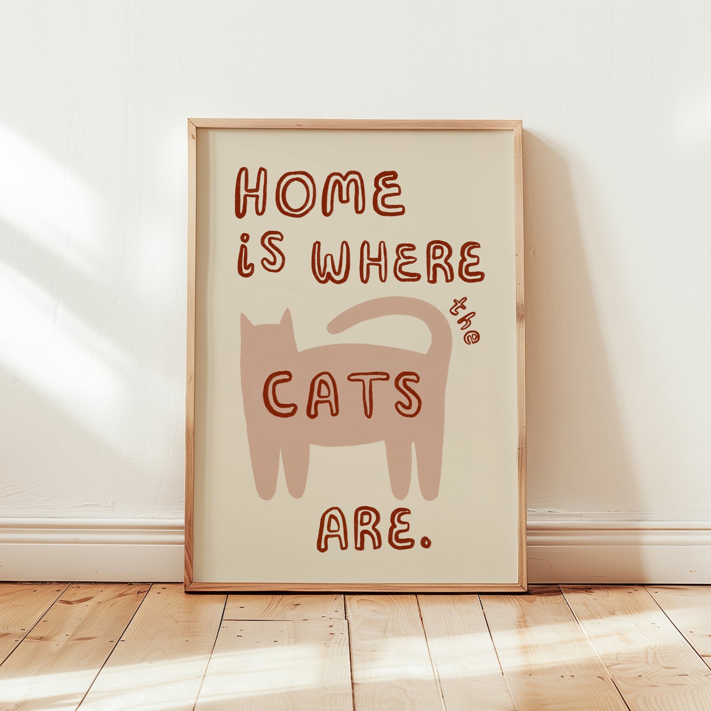 Katzenwandbild „Home is where the cats are“ rosa Katze, rote Schrift, ungerahmt